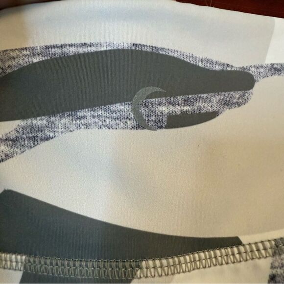 ZYIA Gray and White Camouflage Leggings - Picture 6 of 7